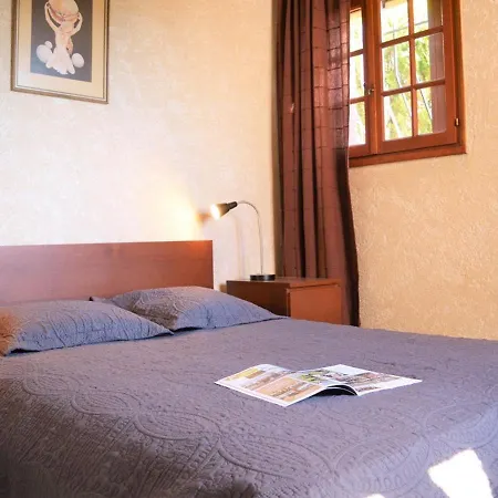 Appartement 2 Pieces Avec Parking Pres De La - Fr-1-251-348